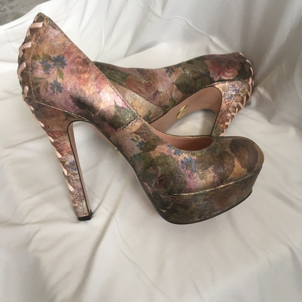 Betsy Johnson 6.5 platforms